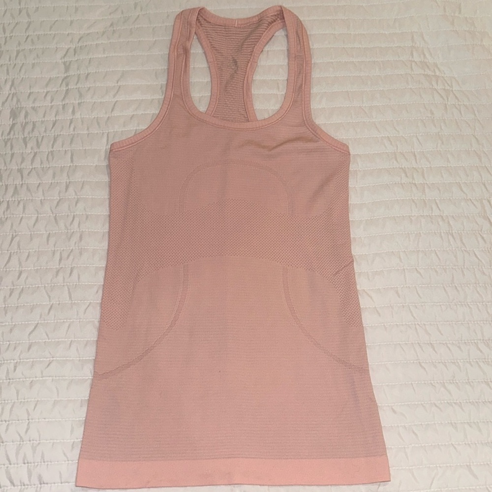 Lululemon Swiftly Tech Racerback 2.0 in Feather Pink/Feather Pink | Size 4
